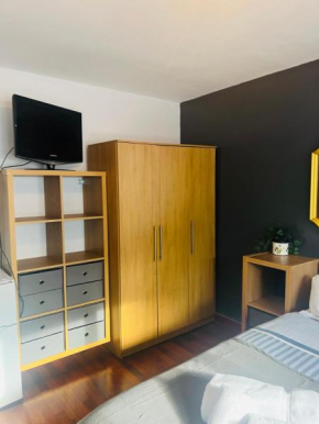 Lovely private room in Central London next to Hampstead, Camden, and Golders Green
